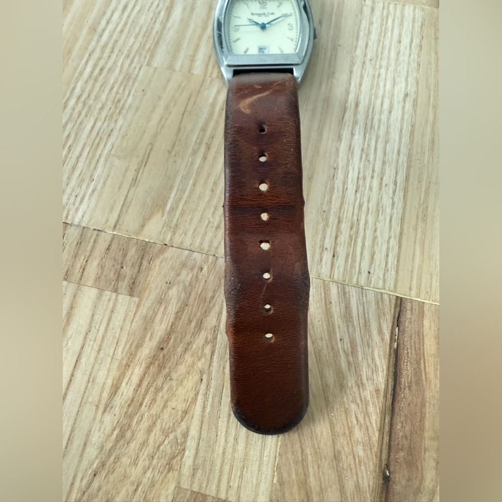 vintage Kenneth Cole New York men’s silver tone brown leather watch NEW BATTERY - Picture 4 of 11